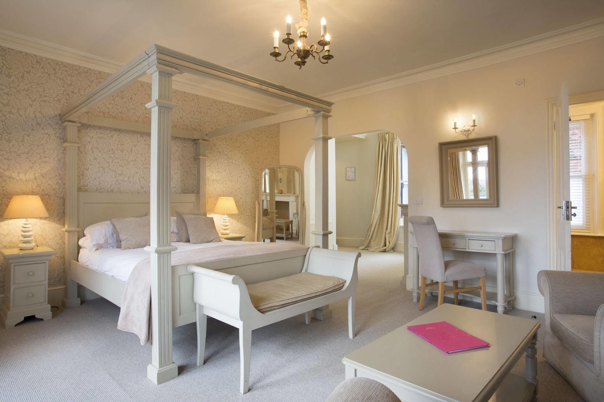 The Bell Hotel แซนด์วิช ภายนอก รูปภาพ